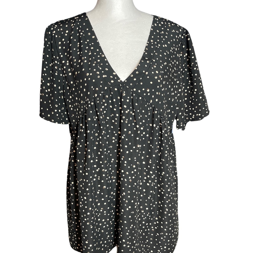 Woman’s Black and White Floral Short Sleeve Blouse